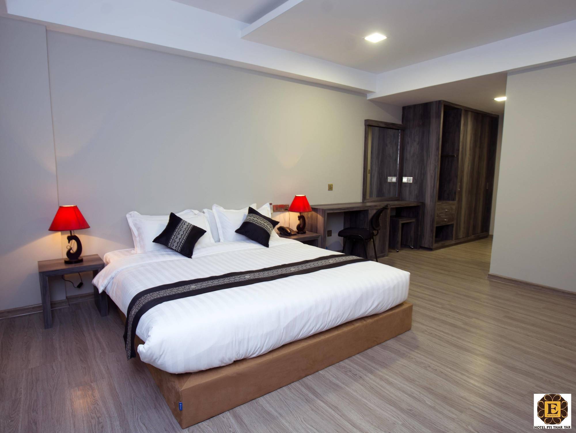 Elegant Hotel Pyi Thar Yar Yangon Exterior foto