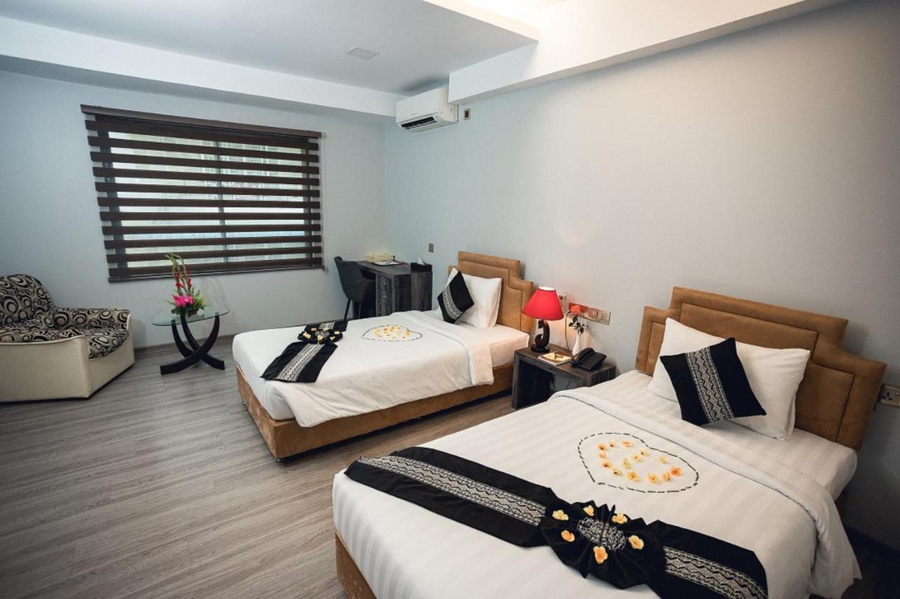 Elegant Hotel Pyi Thar Yar Yangon Exterior foto